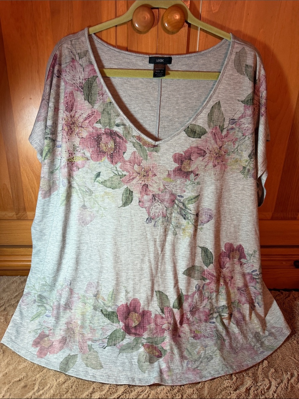 Leebe Floral V-Neck Women's Top - Pink Floral on Light Gray - plus size 3X